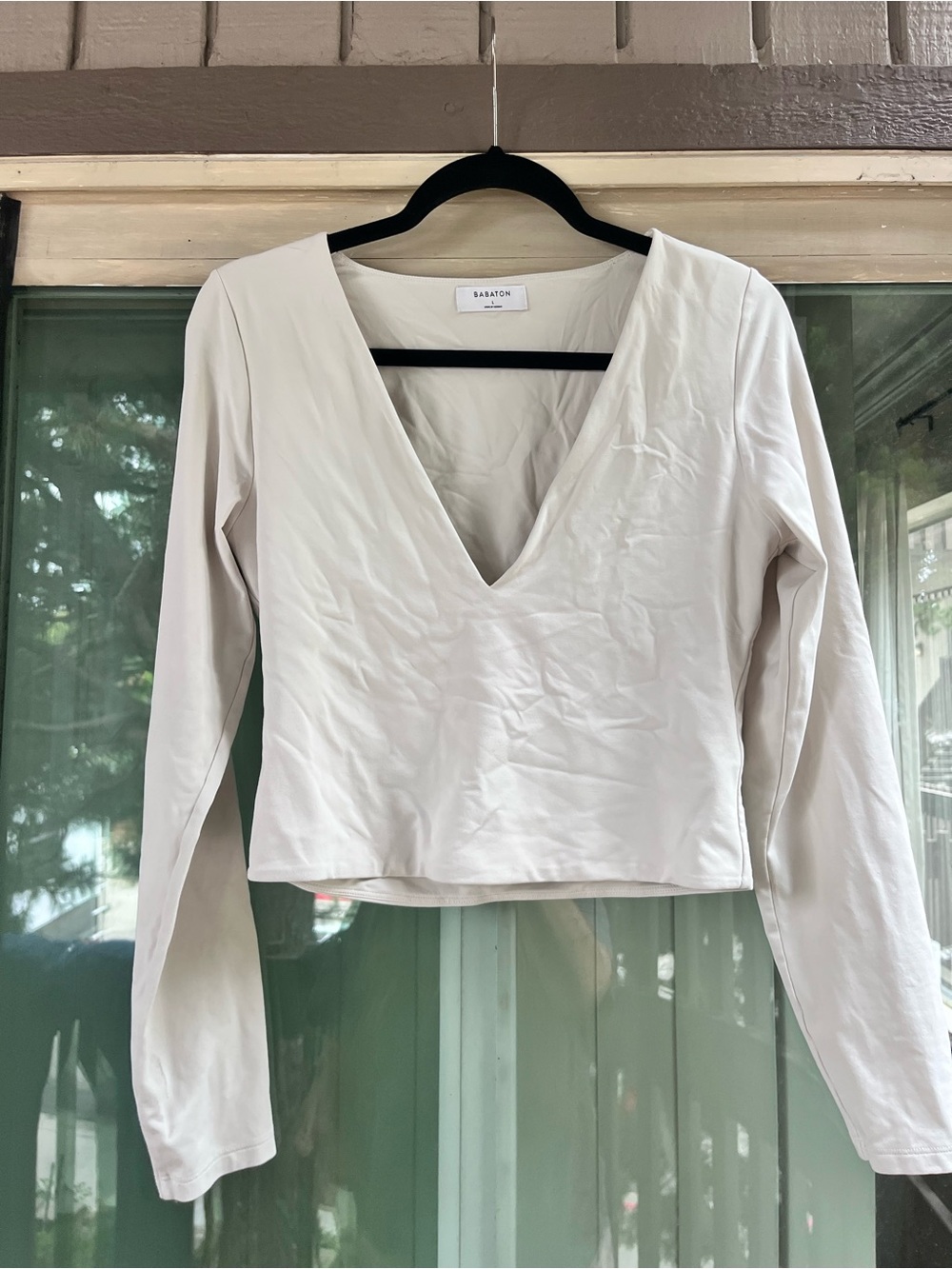 Aritzia | Babaton  Cream V-Neck Long Sleeve Top